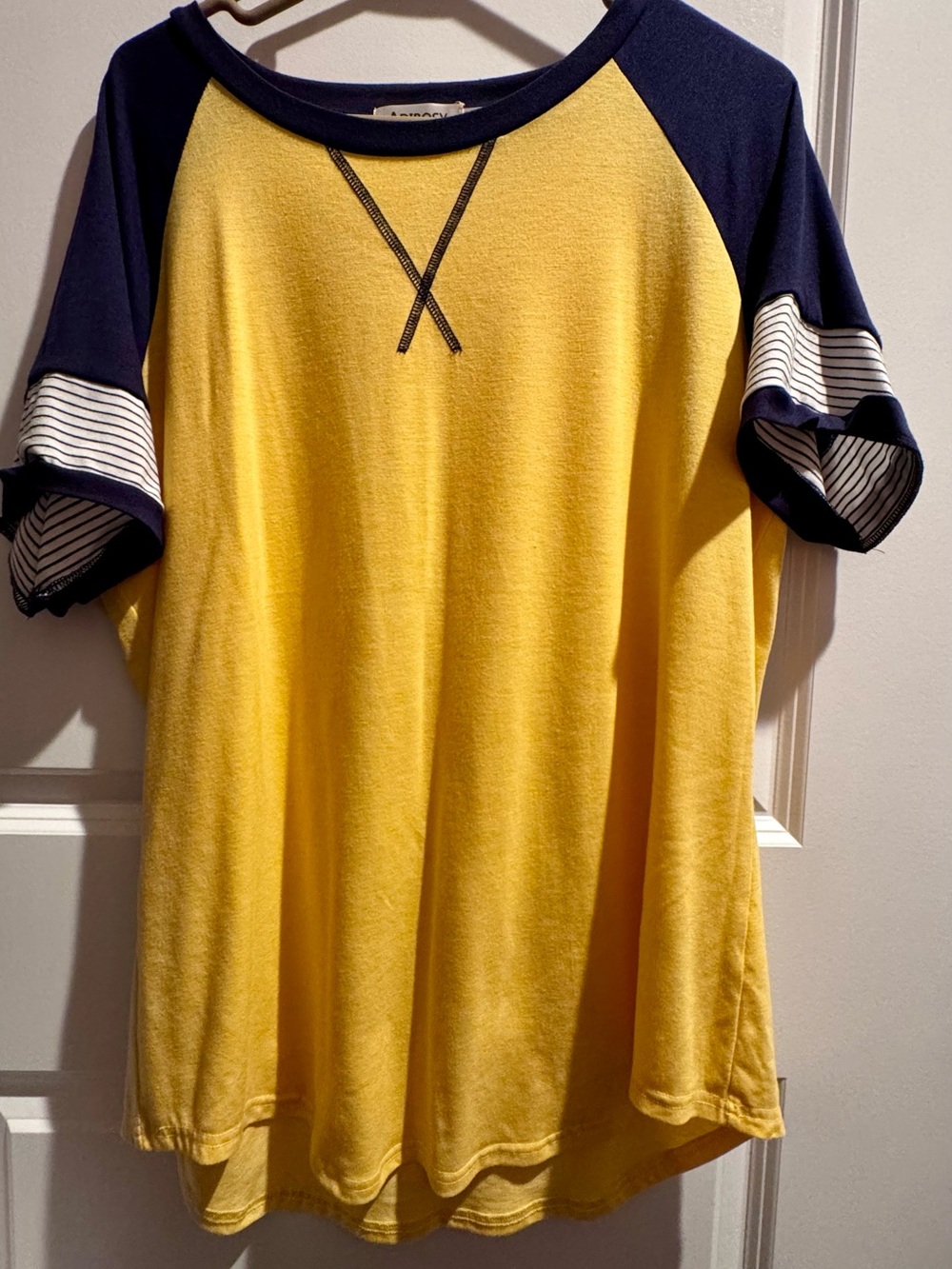 Adibosy Women’s XL Yellow and Navy Short-Sleeve Shirt